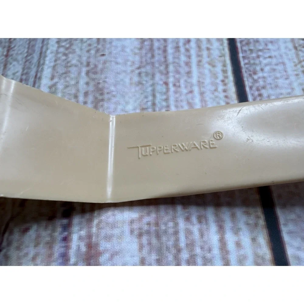 Tupperware Cut n Serve Pie & Cake Pastry Server Serrated Cream Ivory #1228-7